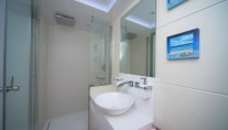 89ft superyacht Irie Man - Bathroom